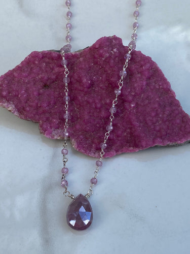 Chained pink quartz beaded necklace